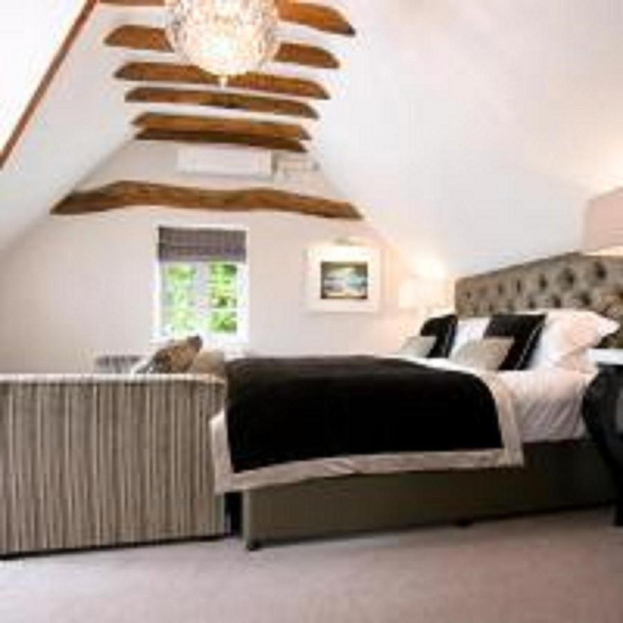 The Inn On The Green Cookham Dean Экстерьер фото