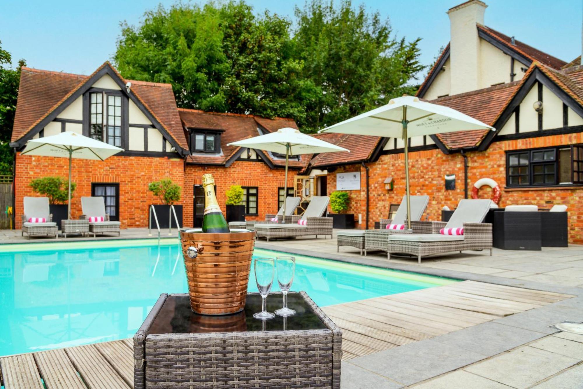 The Inn On The Green Cookham Dean Экстерьер фото