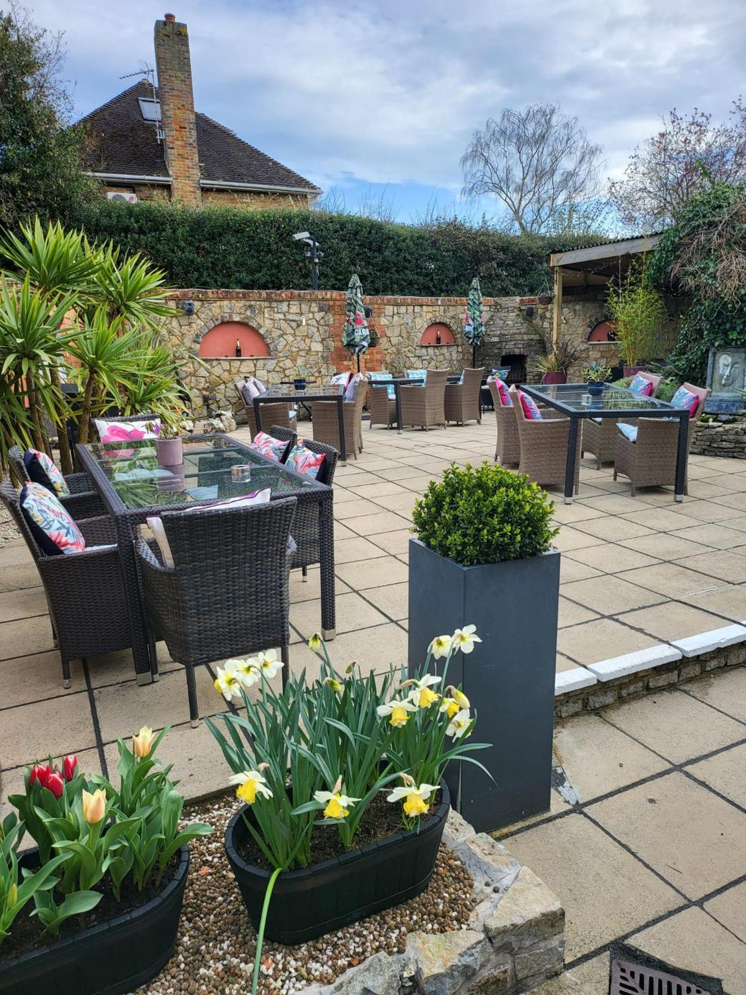 The Inn On The Green Cookham Dean Экстерьер фото